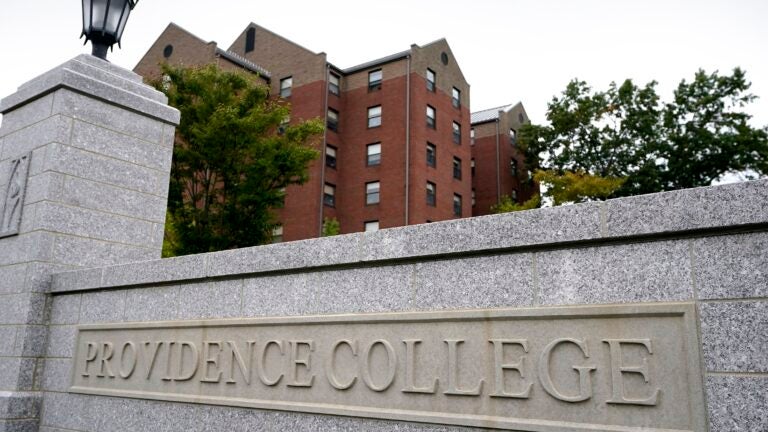 Mahasiswa Providence College jatuh dari jendela asrama lantai lima