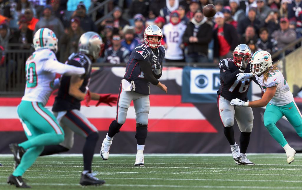 Is Tom Brady trying to recruit Randy Moss to the Buccaneers?