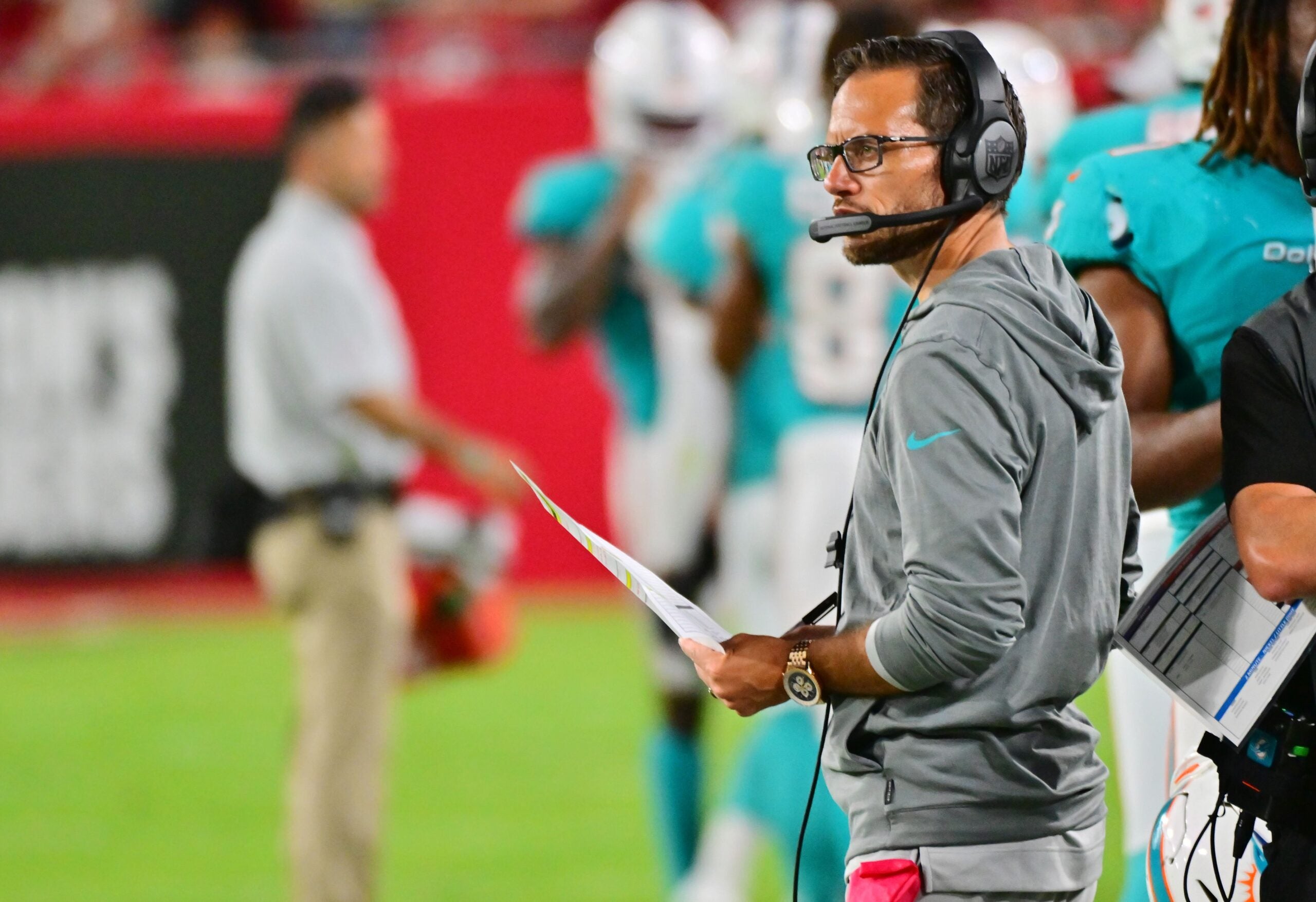 Dolphins coach Mike McDaniel reacts to the Patriots' travel