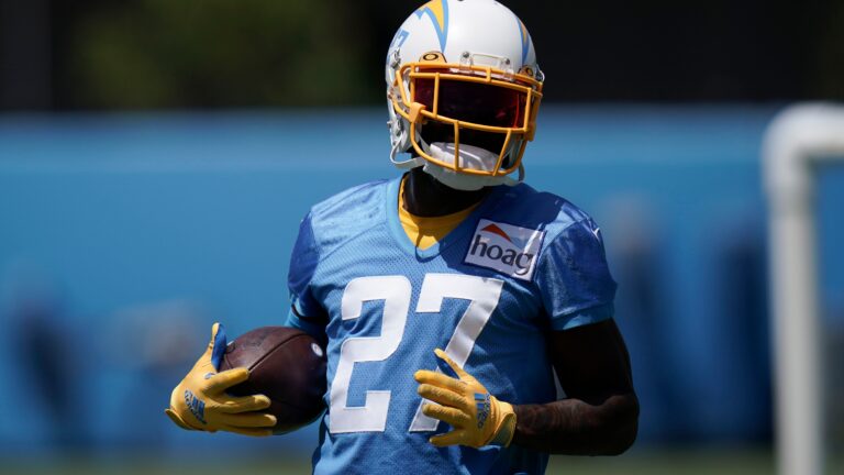 Report: Patriots pull off shocking trade for Chargers CB J.C. Jackson