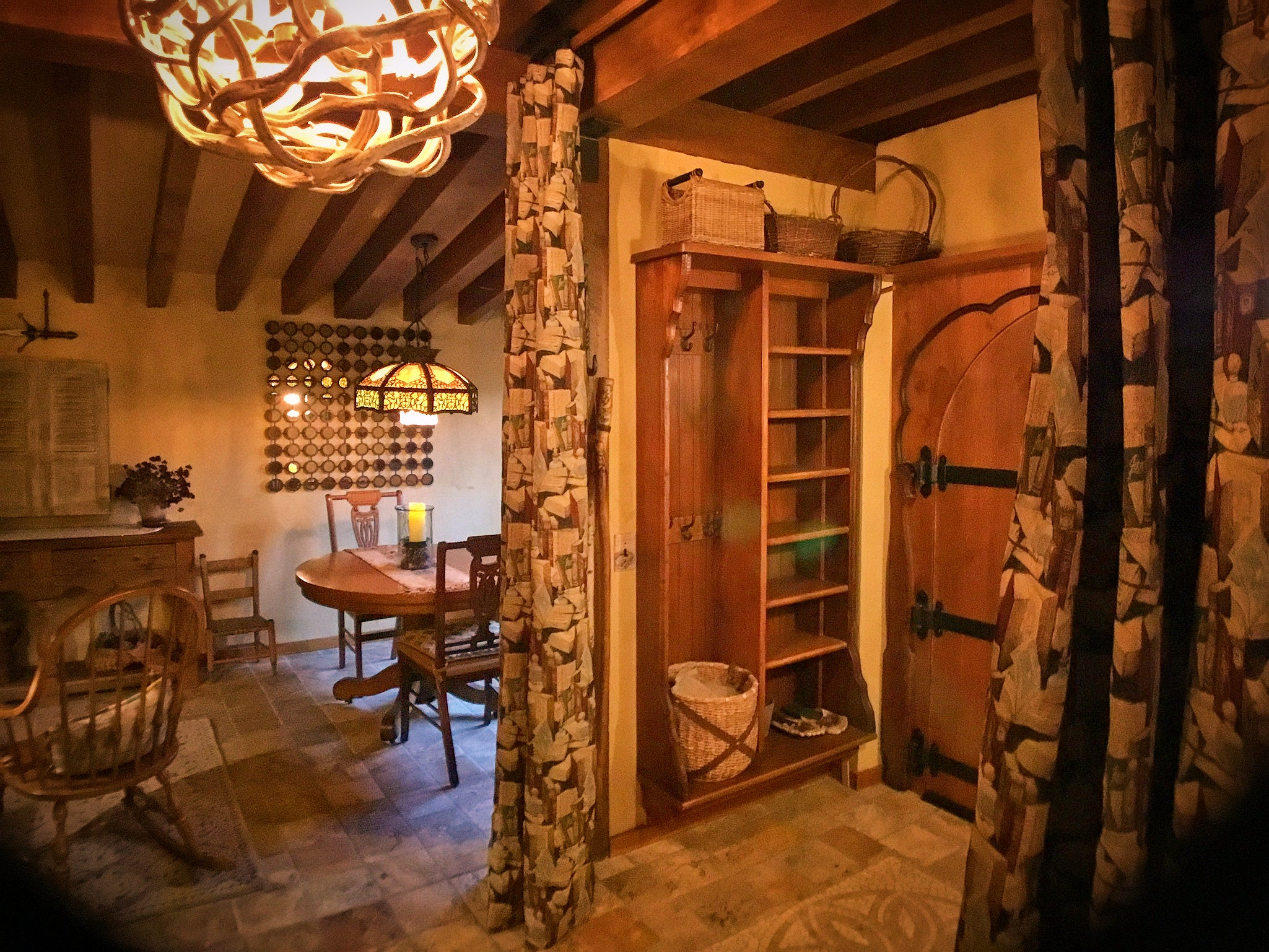 hobbit-house-vt-inn-interior