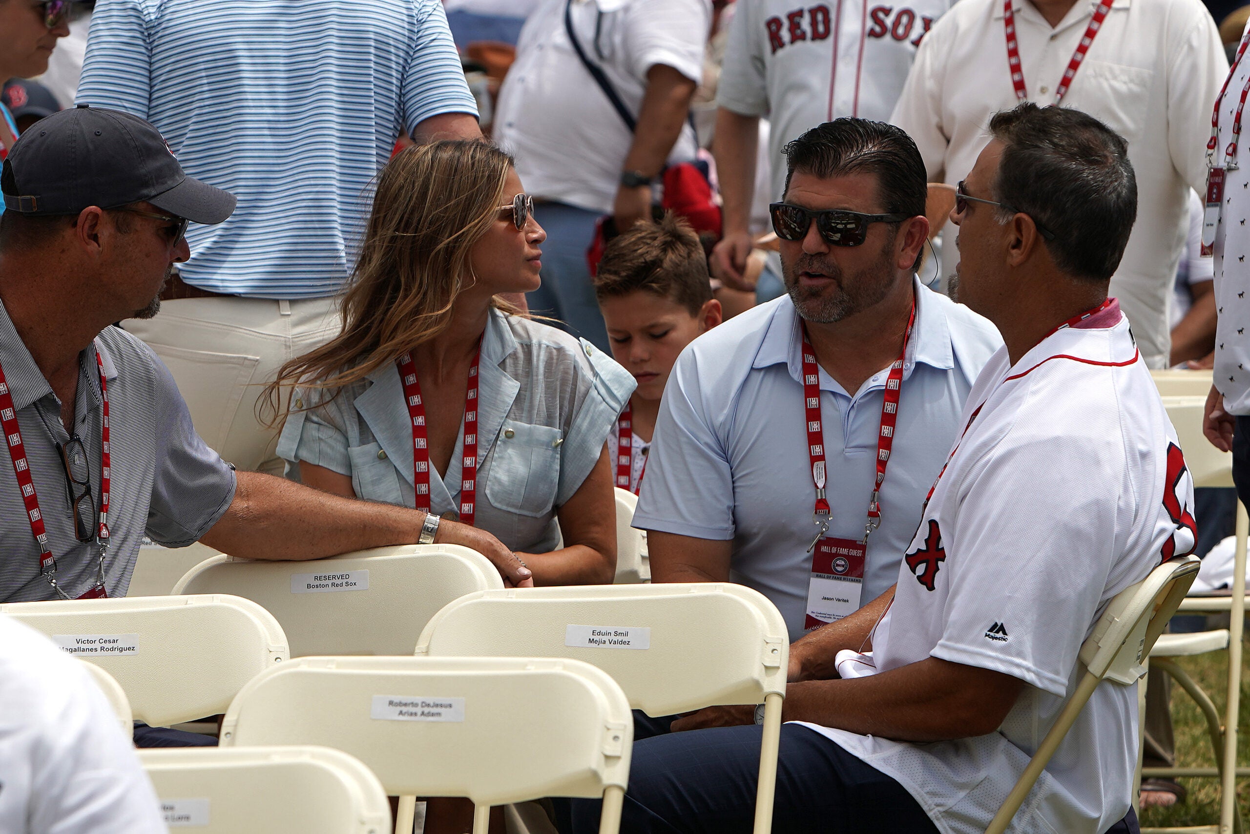 Wife of Red Sox Legend Jason Varitek Says Yankees Fan Spit on 9-Year-Old  Daughter