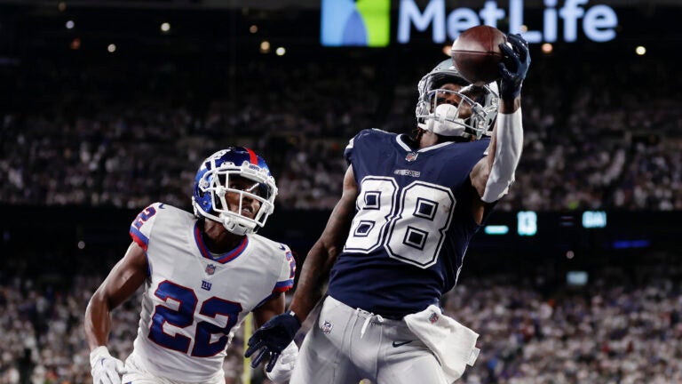 CeeDee Lamb's 1-handed TD catch gives Dallas 23-16 win over Giants