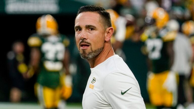 NFL fans question Aaron Rodgers' hair during Packers – Patriots