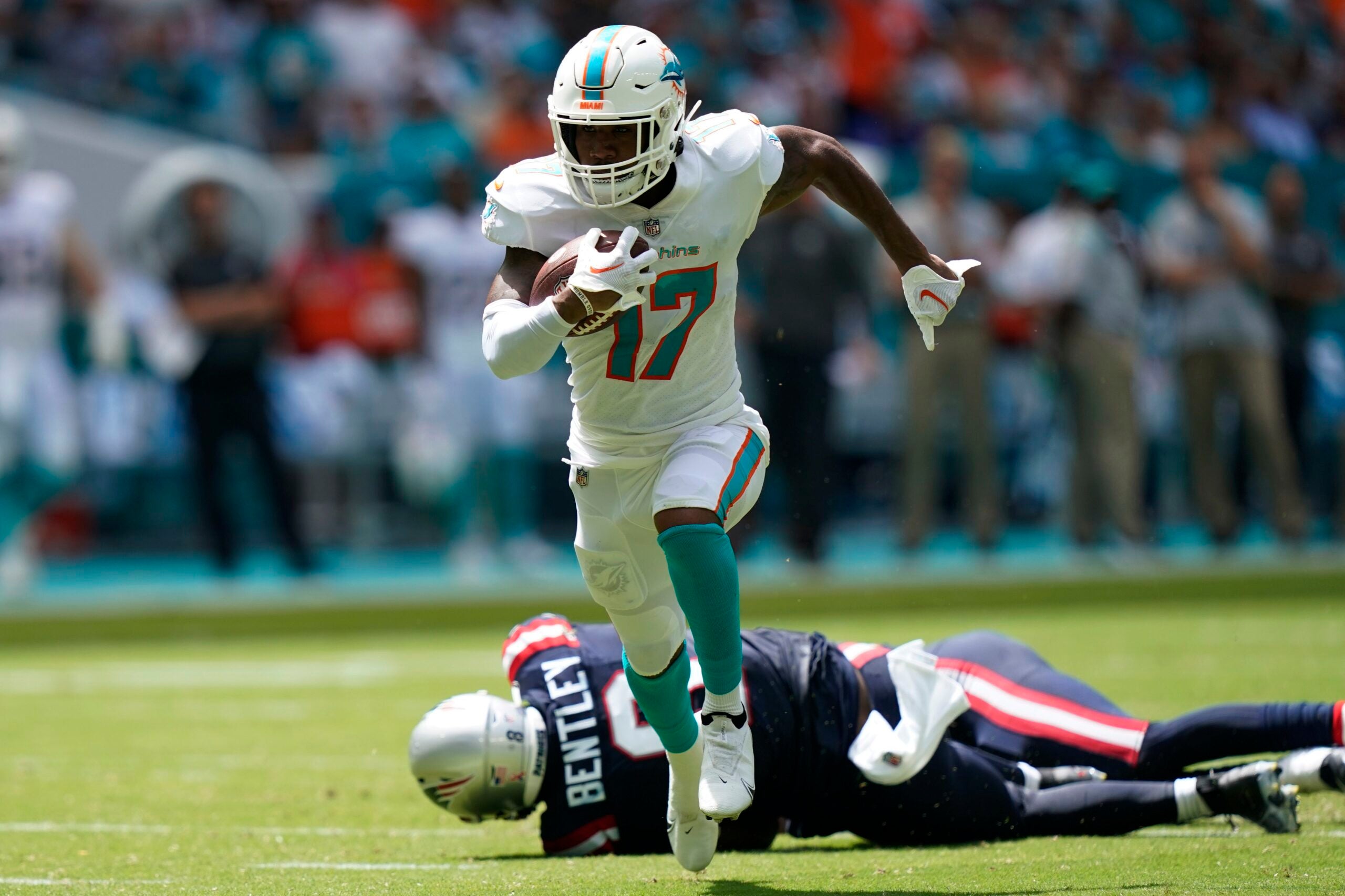 Ugly showing from offense leads to Patriots' 4th straight loss against Miami