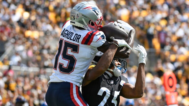 Patriots edge Steelers to pick up first win of season