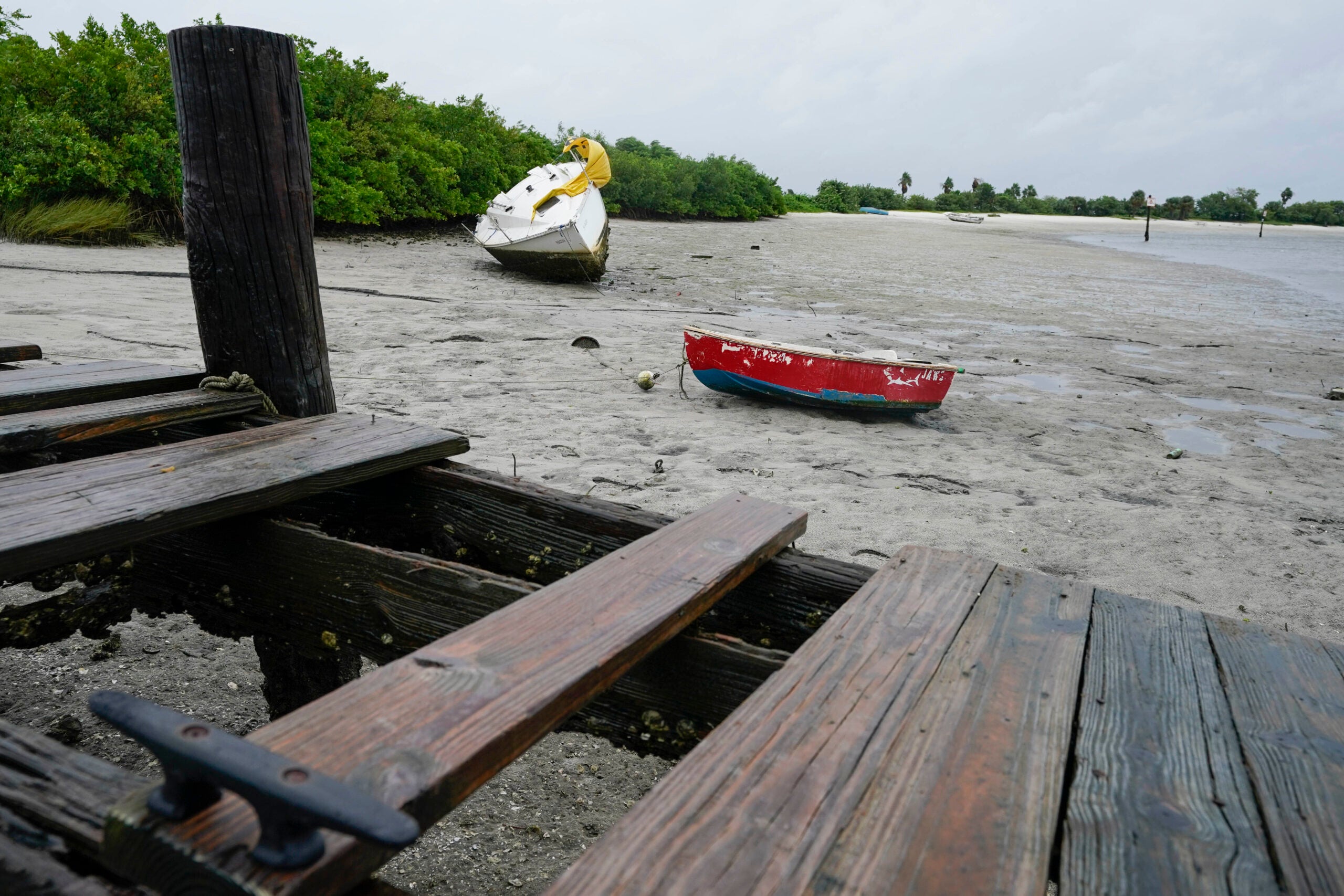 Why water receded from Tampa Bay as Hurricane Ian approached