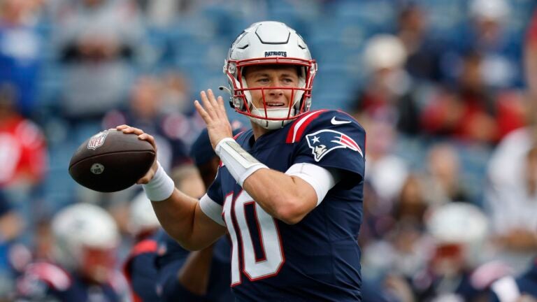 Patriots QB Mac Jones suffers injury in loss to Ravens