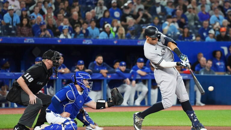 Aaron Judge crushes 48th home run, Yankees' bullpen closes door on