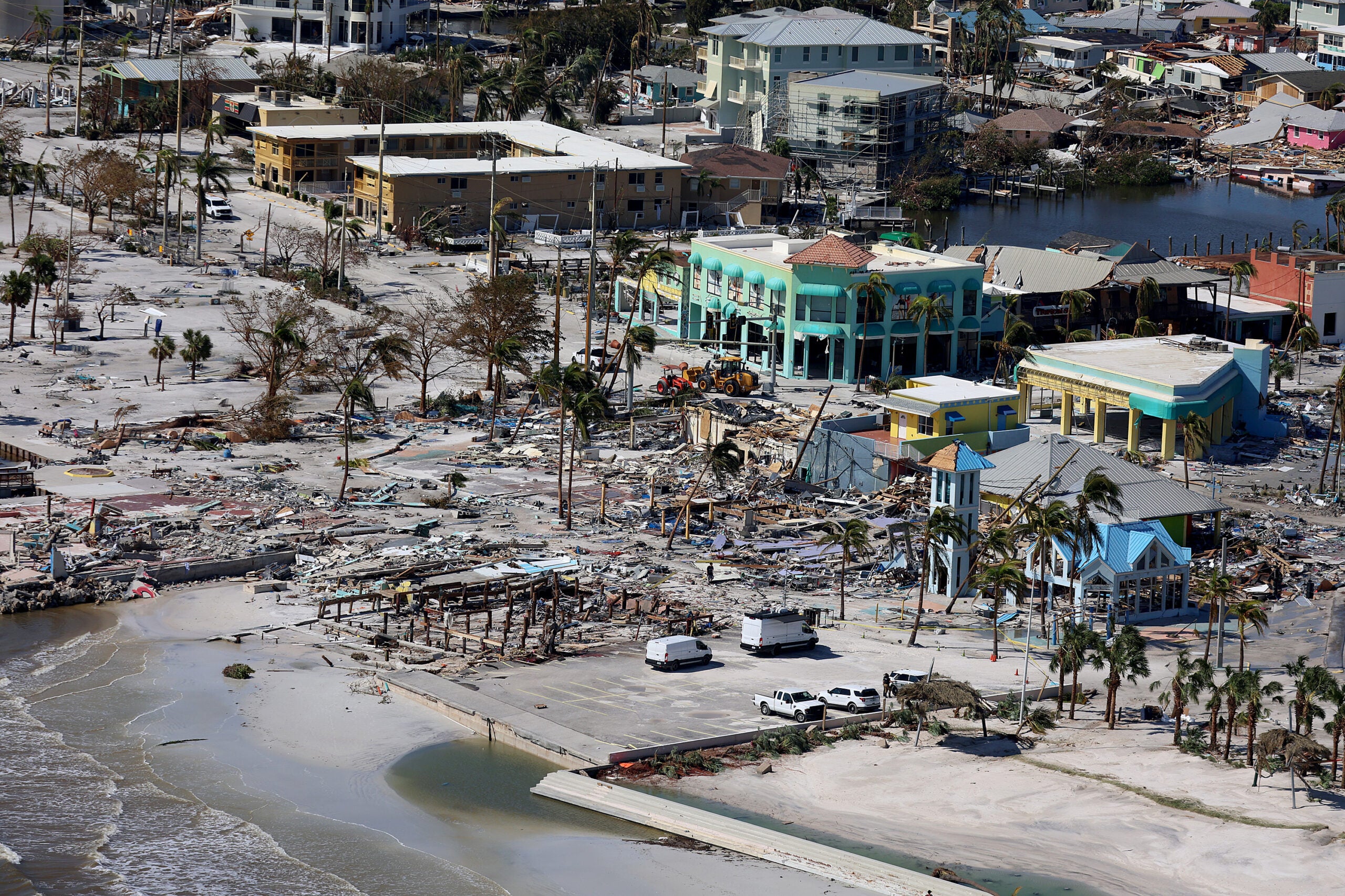 After Hurricane Ian hits Fort Myers, Red Sox say area staff all