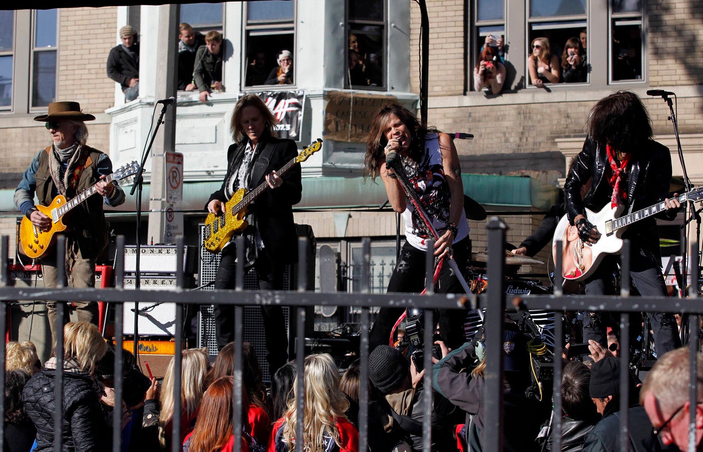 Aerosmith delivers 'frenetic,' 'fiery' concert at Fenway Park