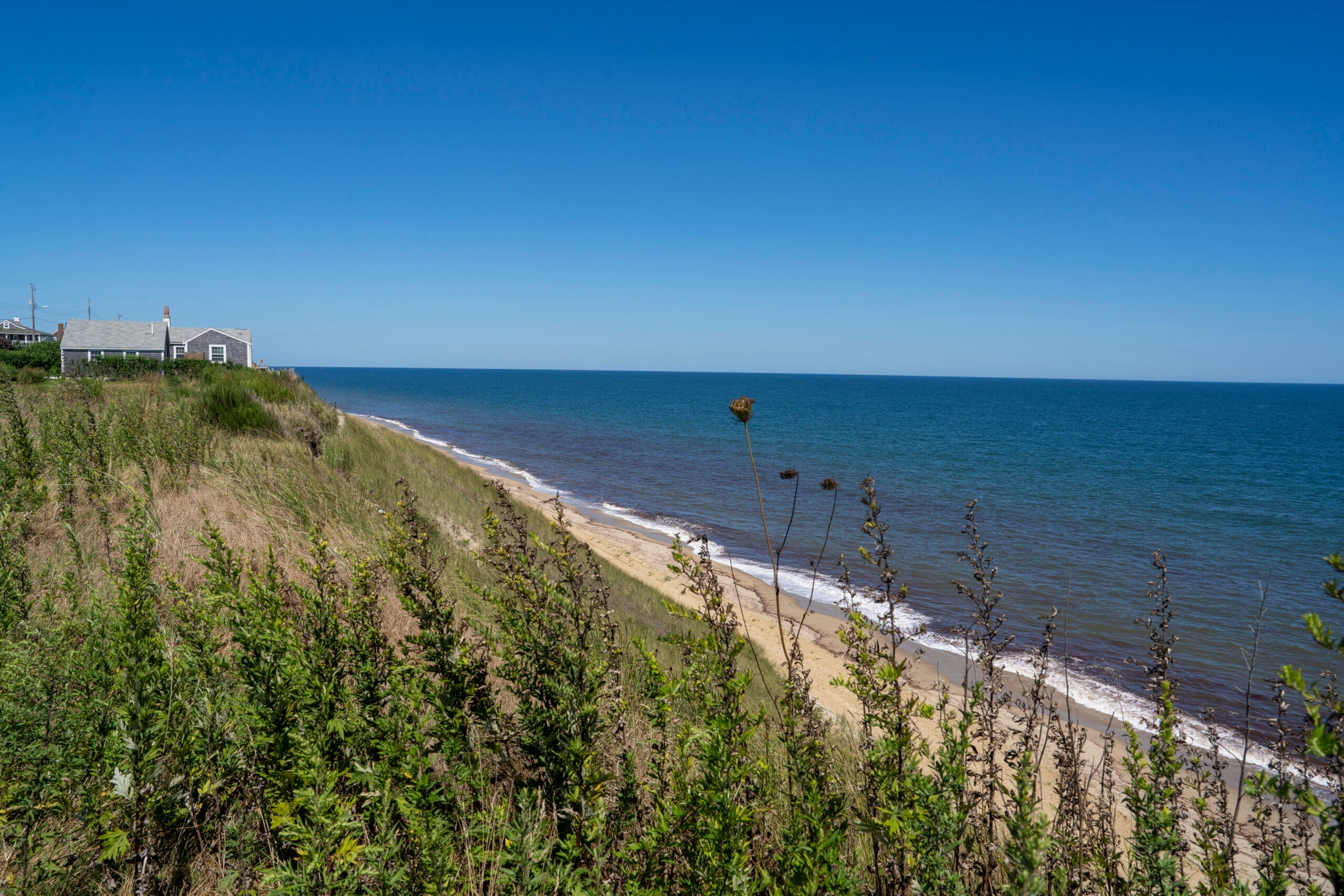 Nantucket homeowners group agrees to remove their erosion shield