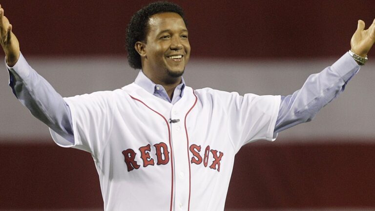 Pedro Martinez skillfully ignores photog invading his personal space 