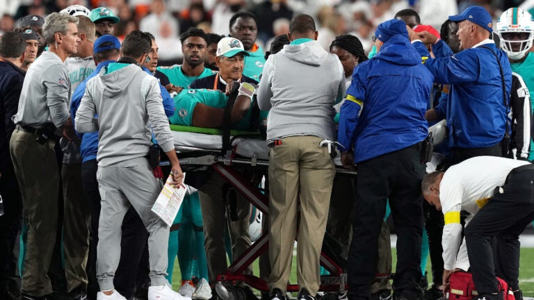 Former player praises Patriots doctors after Tua Tagovailoa concussion