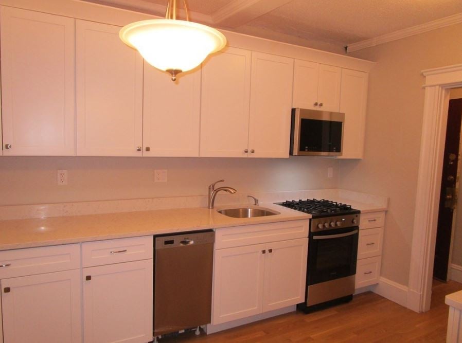 118-riverway-unit12-fenway-kitchen