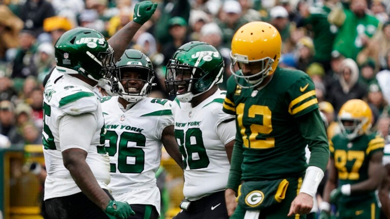 Jets continue surge with convincing 27-10 win at Green Bay