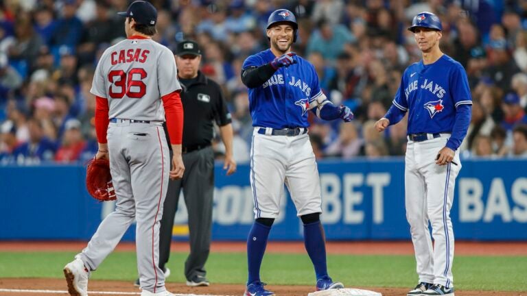 Blue Jays' bats stay hot, Red Sox go silent as Toronto completes sweep