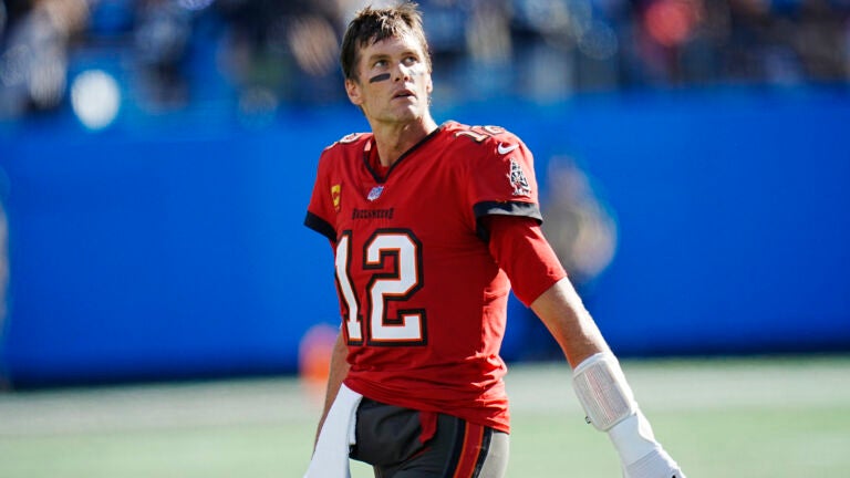 Tom Brady Touchdown Signs With Tampa Bay Buccaneers Shirt - Teeshirtcat