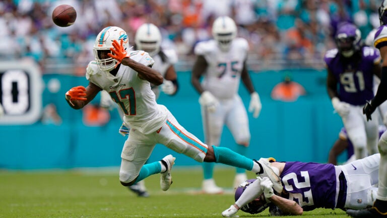 Jaylen Waddle injury update: Dolphins WR enters concussion protocol after  win vs. Patriots