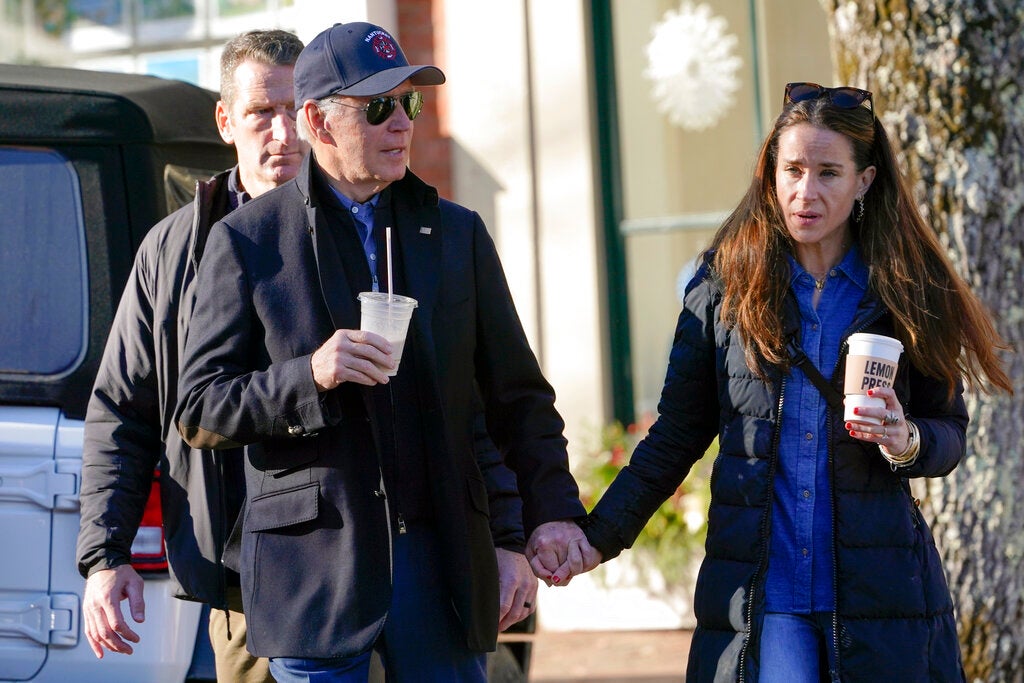 Biden and his family hit the stores in Nantucket for holiday shopping 4 Biden and his family hit the stores in Nantucket for holiday shopping