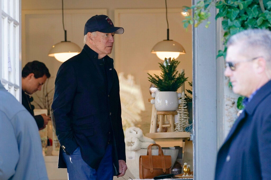 Biden and his family hit the stores in Nantucket for holiday shopping 2 Biden and his family hit the stores in Nantucket for holiday shopping
