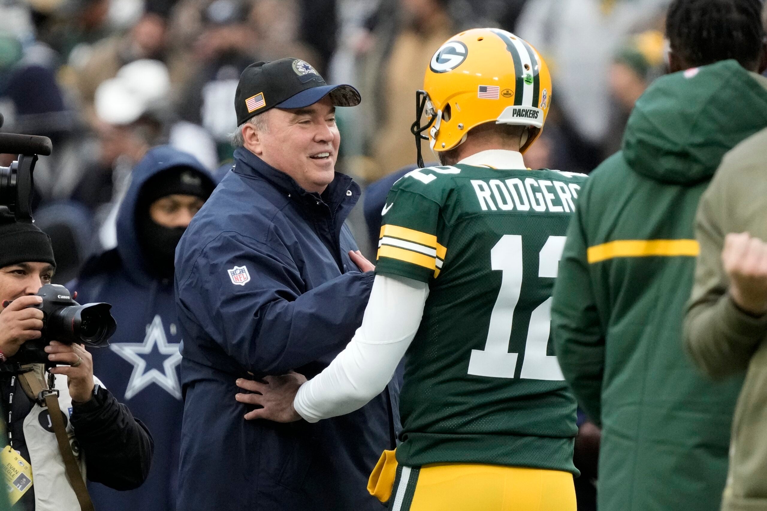 Dallas Cowboys head coach Mike McCarthy, left, and Green Bay Packers quarterback Aaron Rodgers (12) greet each other during warmups before an NFL football game Sunday, Nov. 13, 2022, in Green Bay, Wis.