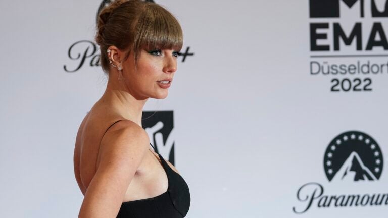 Boston police warn of fake Taylor Swift tickets