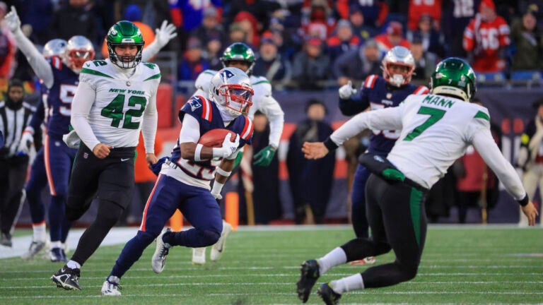 Marcus Jones scores Patriots first touchdown with pick-six off Joe