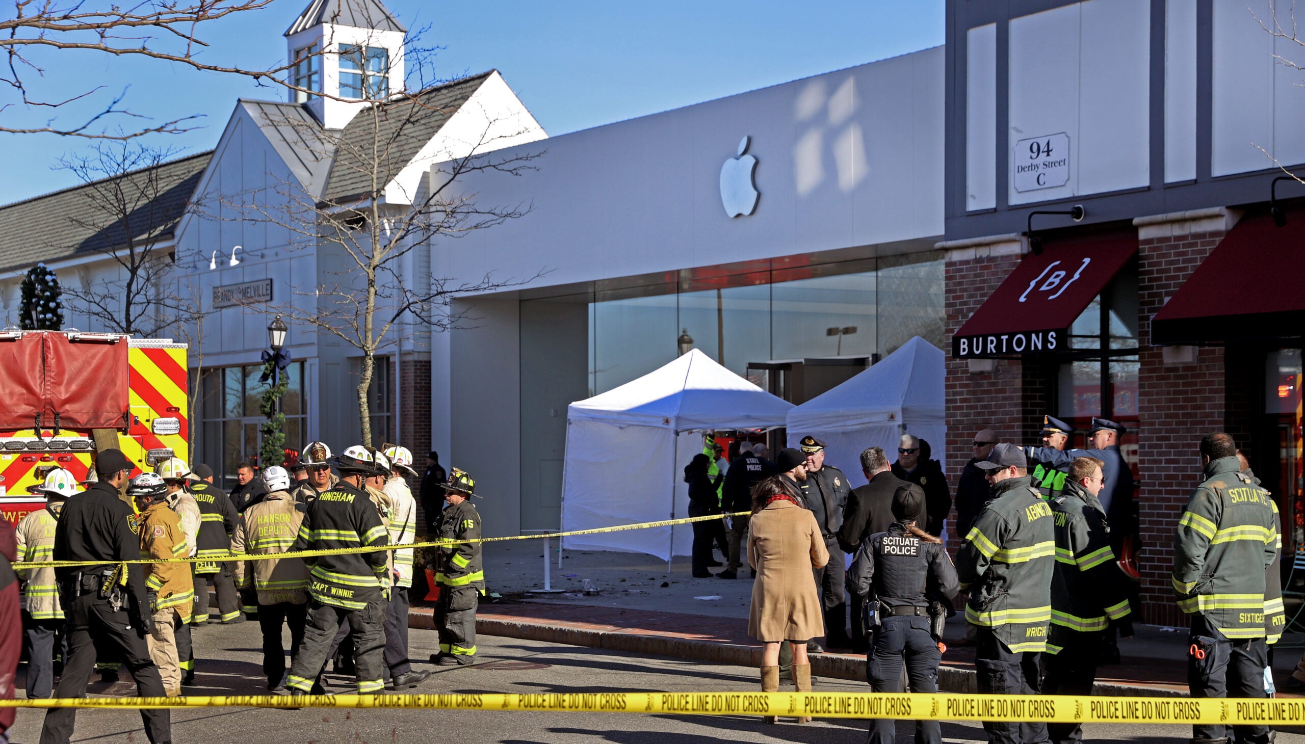 Hingham, Massachusetts, Apple store crash leaves 1 dead, 16 injured