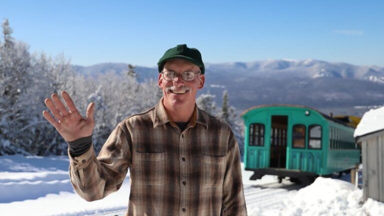 NH hiker killed in 300-foot fall identified as a Cog Railway engineer - Vimarsana News