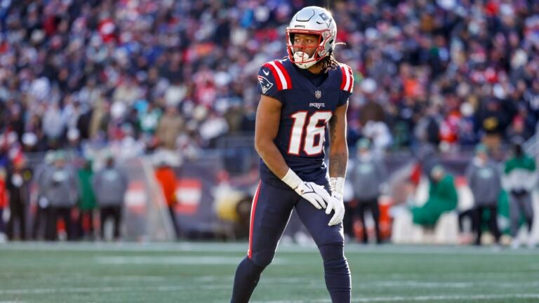 Patriots come to Jakobi Meyers's aid, but there is no defending their play  in a shocking loss to Raiders - The Boston Globe