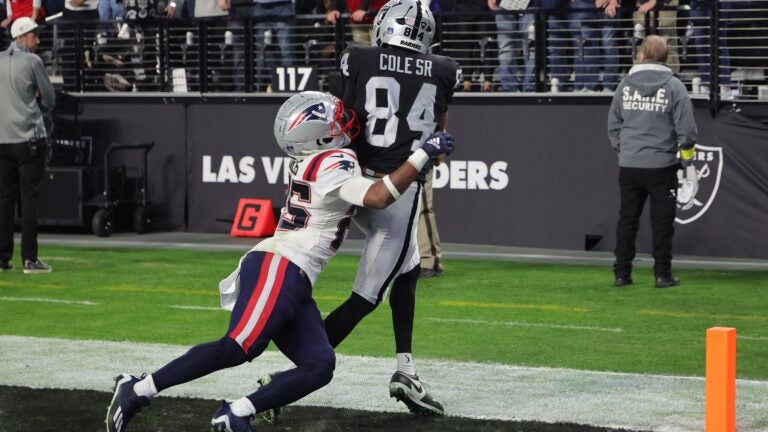 New England Patriots suffocate the Las Vegas Raiders: Recap, score