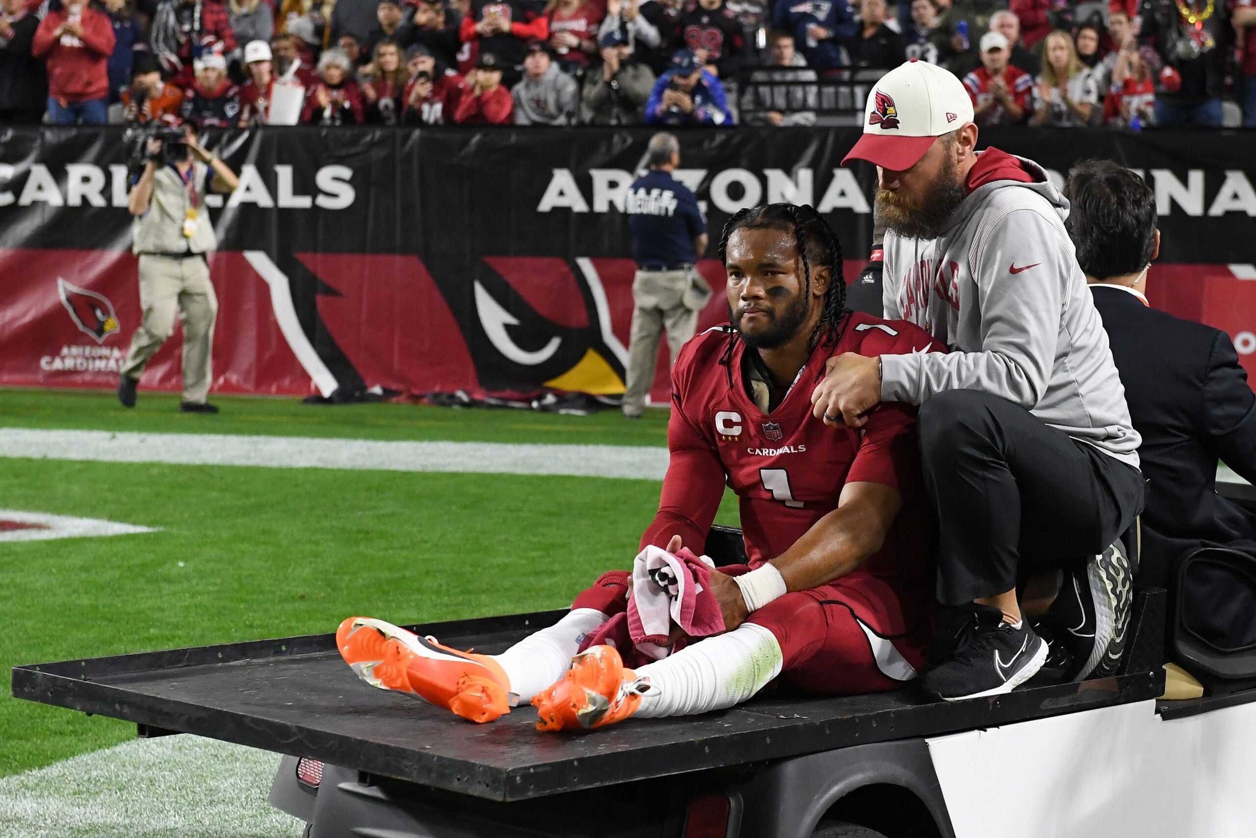 Cardinals' Kyler Murray Hurts Knee Vs. Patriots, Carted Off Field