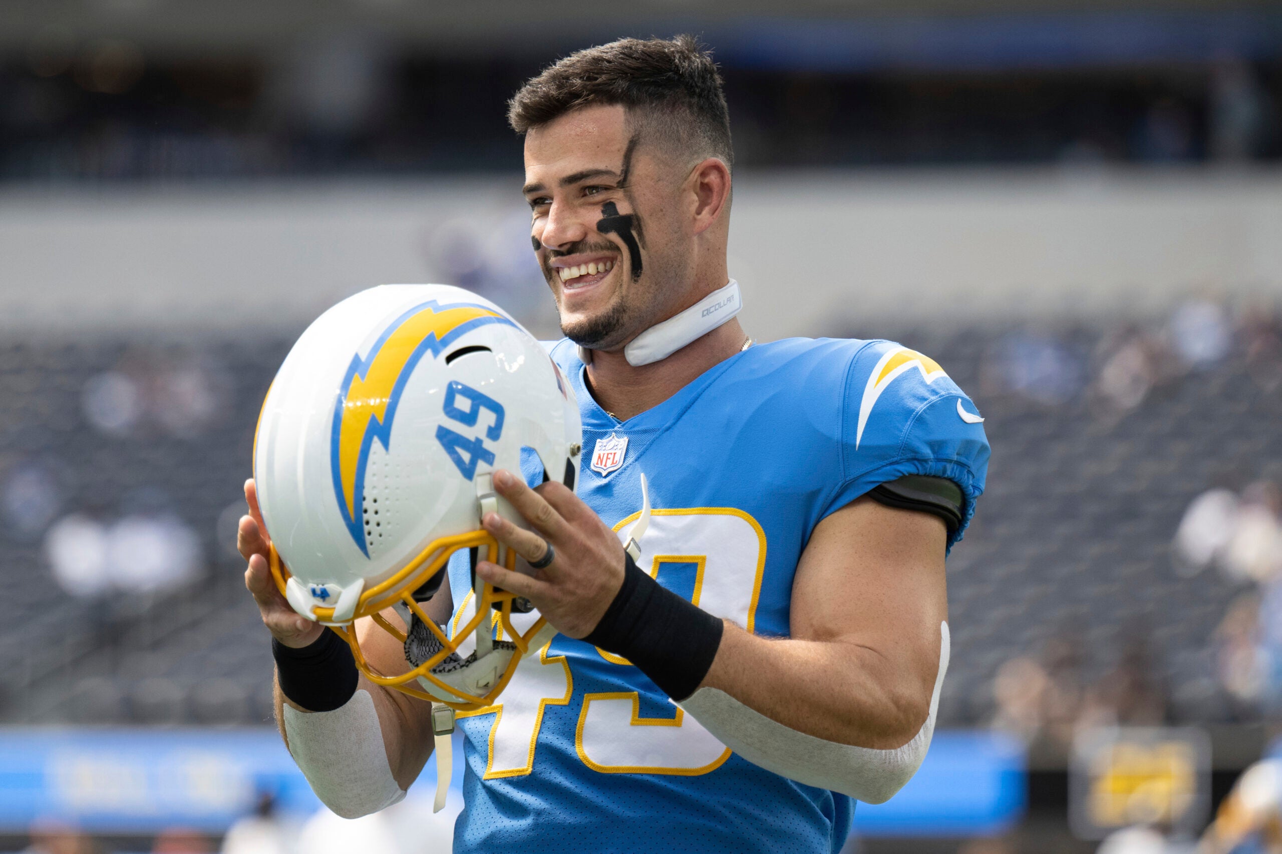 Drue Tranquill, a linebacker for the Los Angeles Chargers, started wearing the Q-Collar this season after a hard hit on a punt play last year landed him in the NF.L.’s concussion observation program.