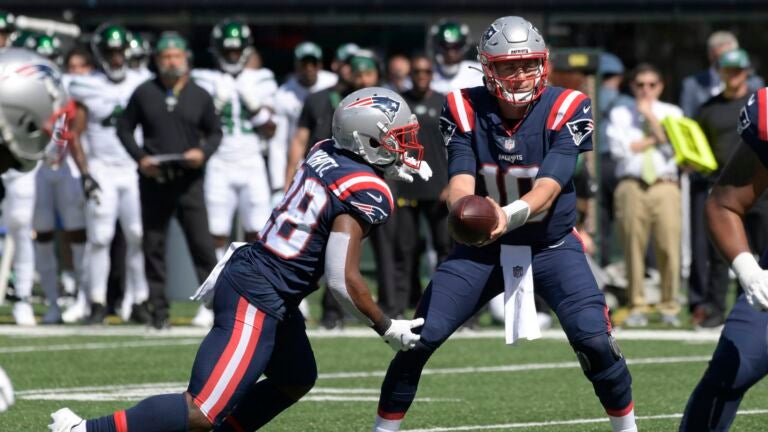 New England Patriots TOM BRADY throws TD pass to James White