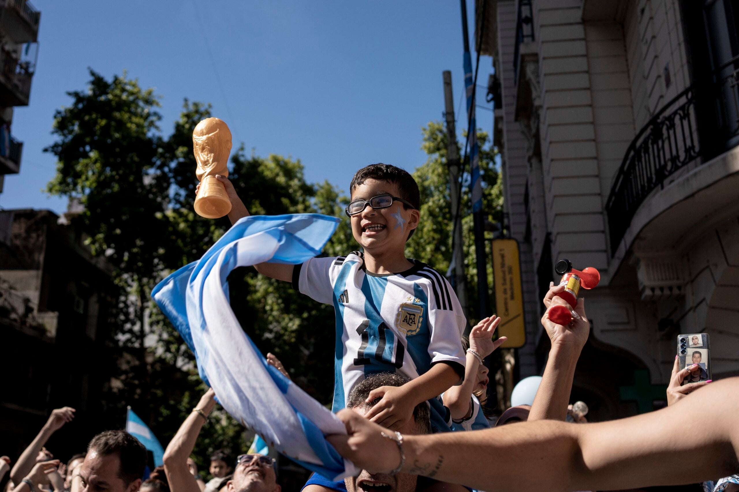 PHOTOS] Argentina in celebration - The Korea Times