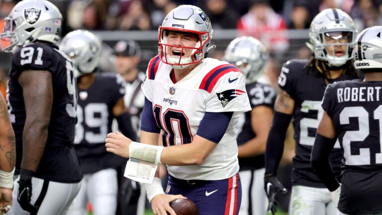 Mack Jones shows his frustration during the Patriots-Raiders game.