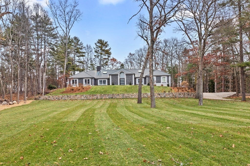 Modern ranch house in Dover for $3.25m