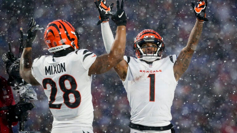 Bengals vs. Chiefs predictions: here are 2 player props to bet for AFC title game - Vimarsana News