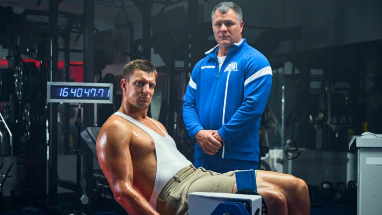 Watch: Rob Gronkowski, Adam Vinatieri train together in Super Bowl ad