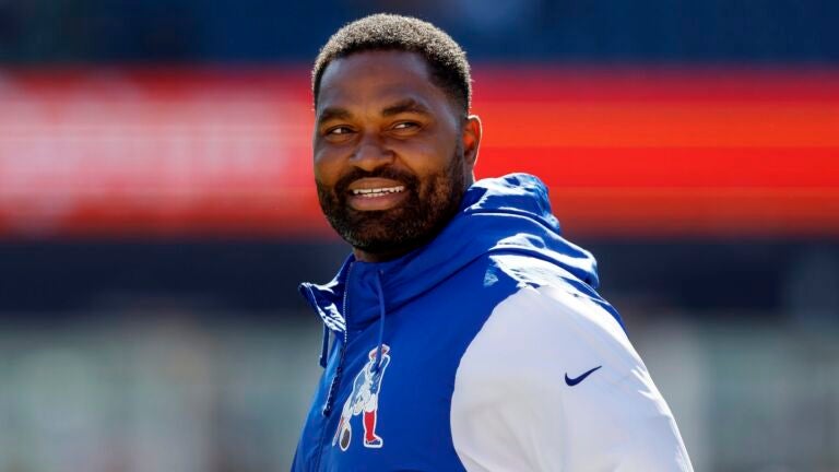 Broncos interview New England assistant coach Jerod Mayo for head