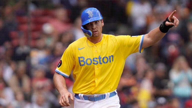 Red Sox trade Enrique Hernandez to his former team