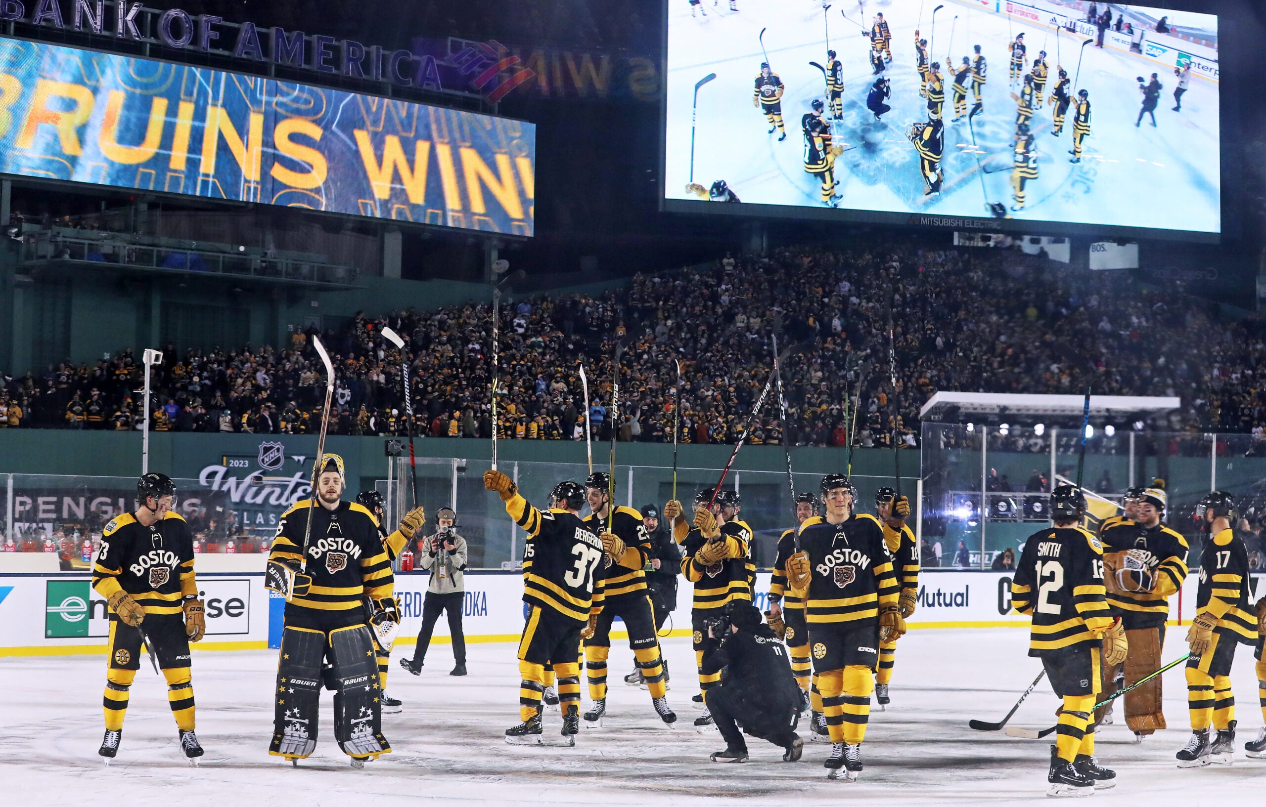 Photo gallery: Penguins, Bruins take the ice for Winter Classic at