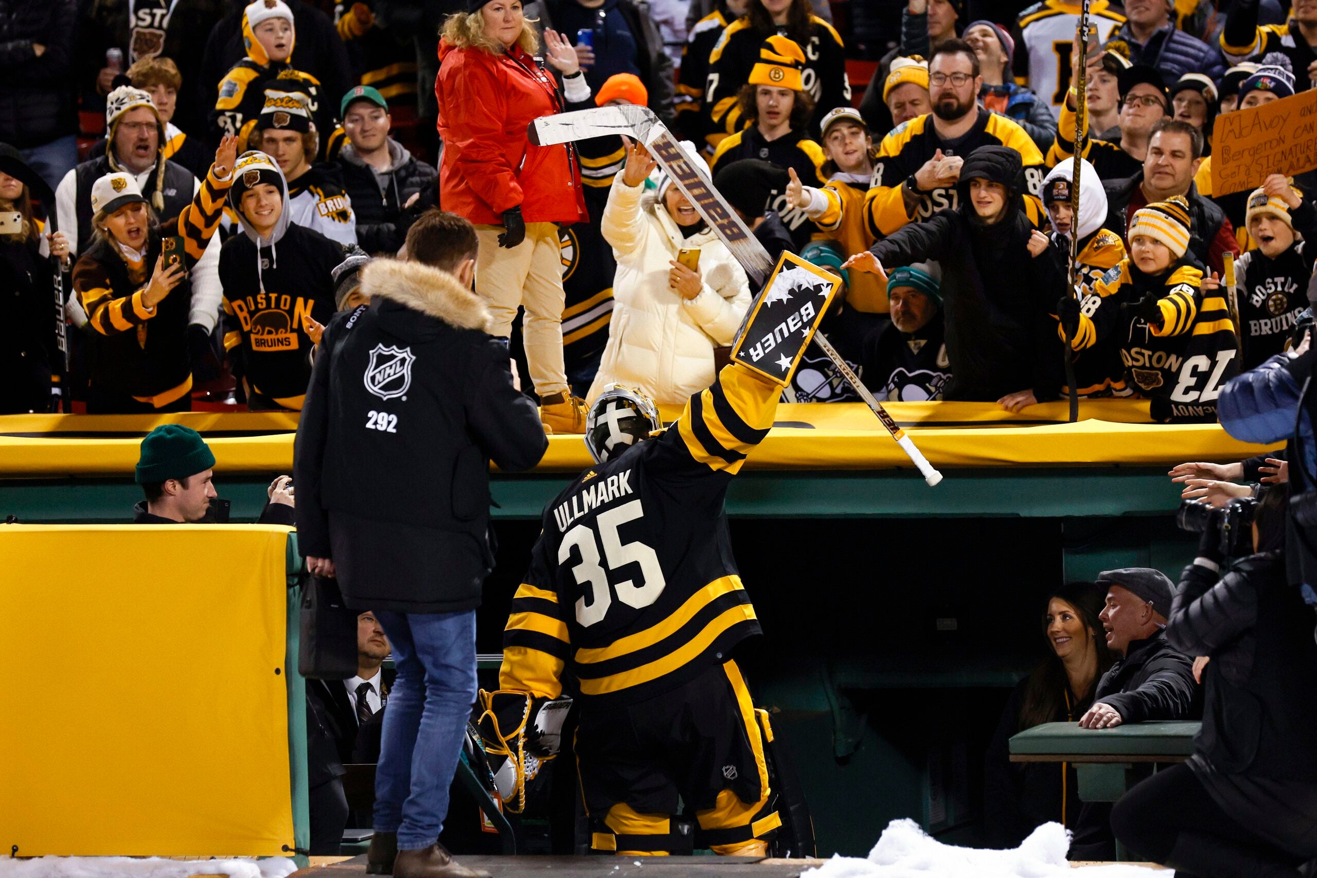 The 23 best pictures from the Winter Classic at Fenway Park