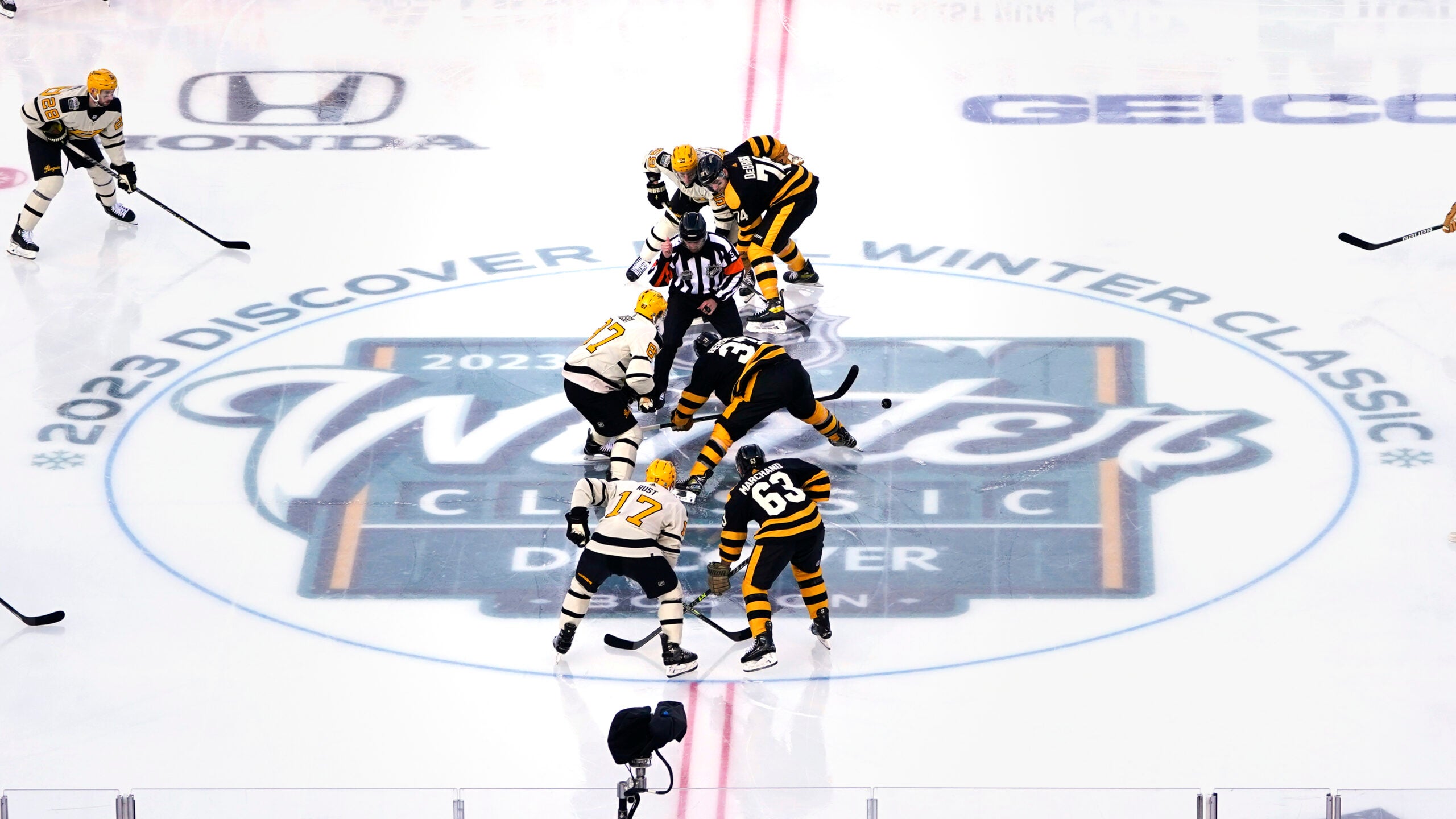 Bruins rally past Pens to win Winter Classic at Fenway Park