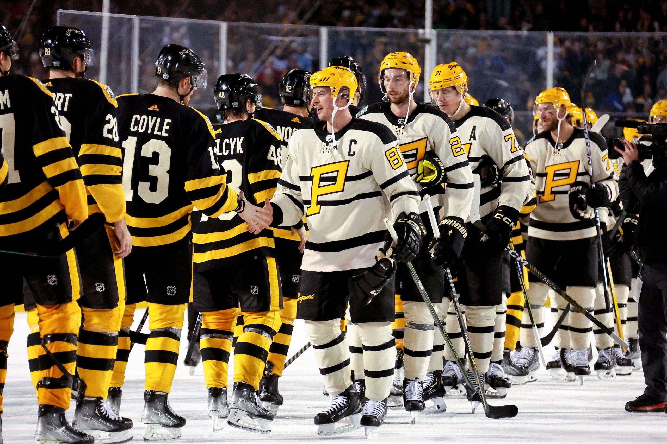 Bruins, Penguins rock vintage baseball uniforms at Winter Classic