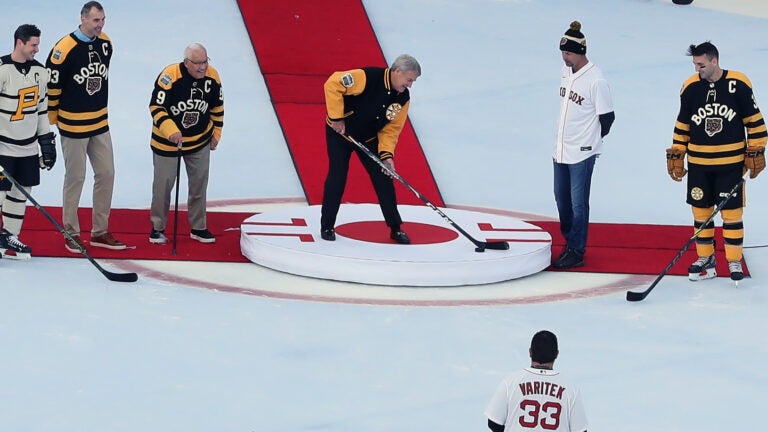 Bruins dress like old-time Red Sox for Winter Classic walk-in