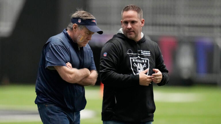 Raiders hiring Josh McDaniels as head coach; ex-Patriots OC joins