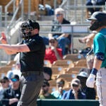 A pitch clock violation is called during a spring training game between the White Sox and Mariners.