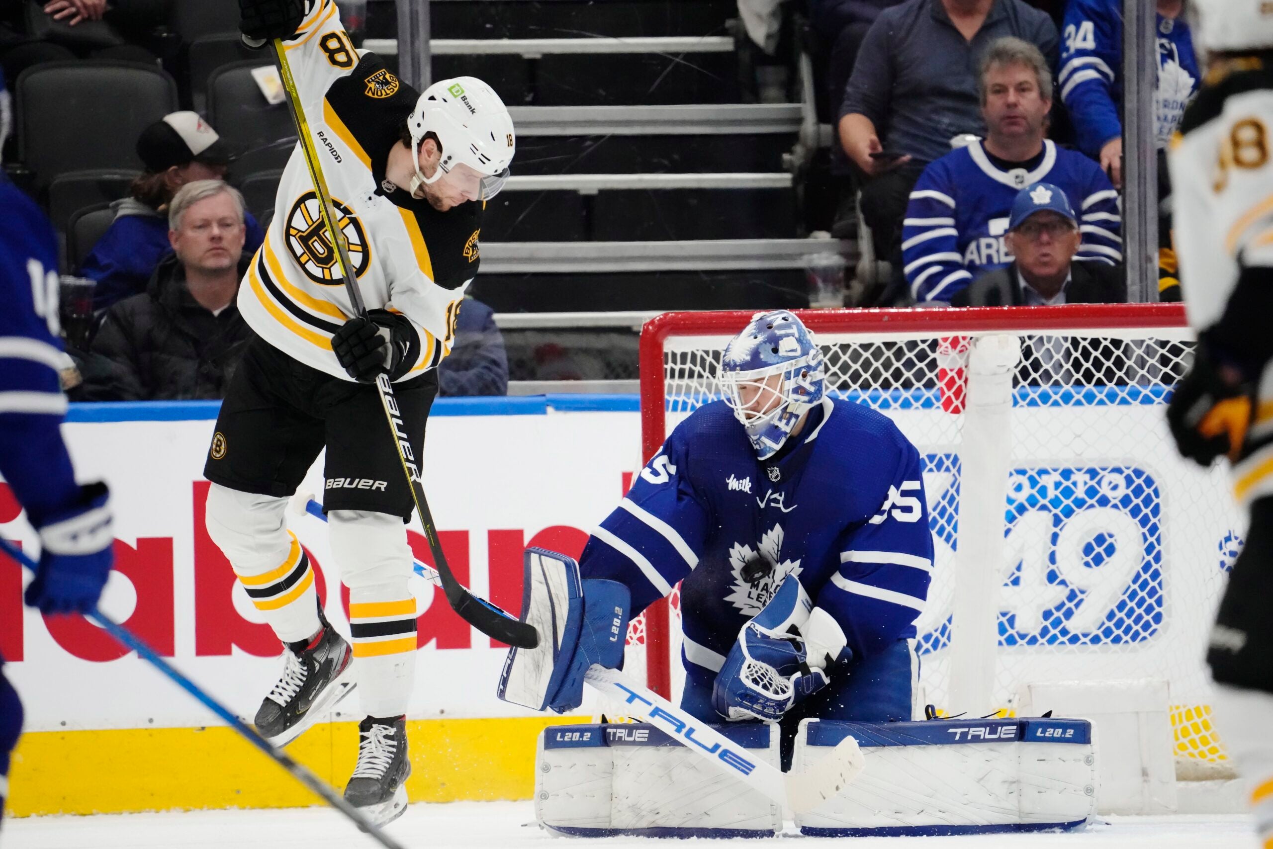 Maple Leafs Beat Bruins 4-3, Pull Ahead In Atlantic Division